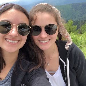 Meet your Posher, Lauren